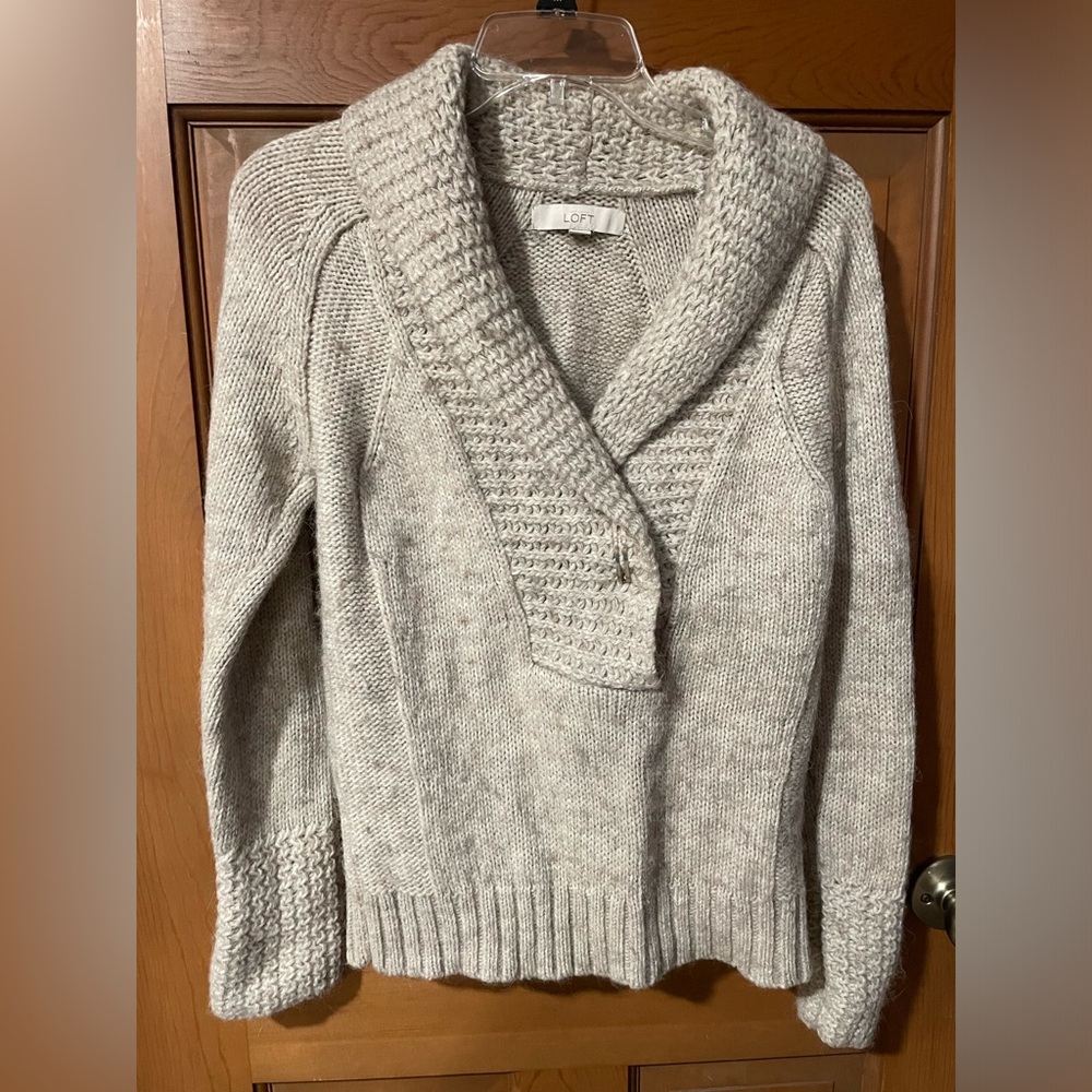 Women’s Thick cowl neck sweater.